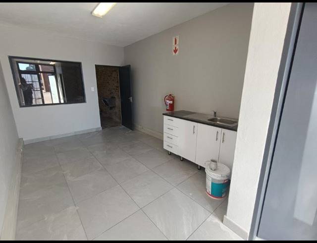 INDUSTRIAL PROPERTY TO RENT IN LASER PARK